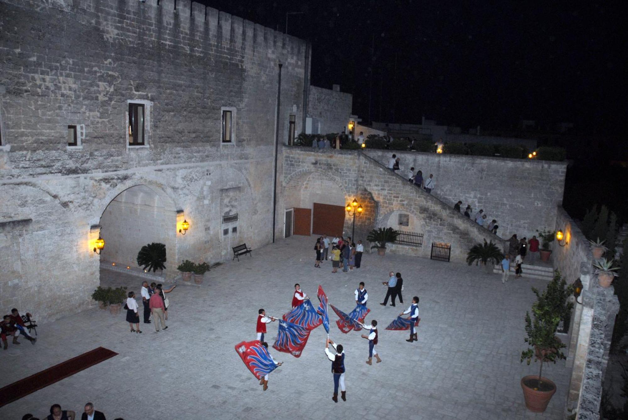 Castello Conti Filo Bed and Breakfast Torre Santa Susanna Exteriör bild