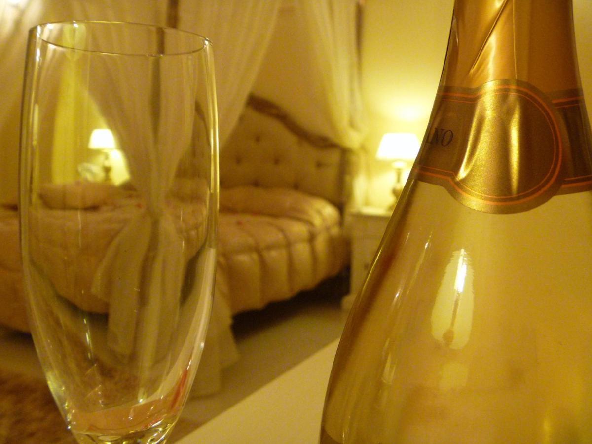 Castello Conti Filo Bed and Breakfast Torre Santa Susanna Rum bild